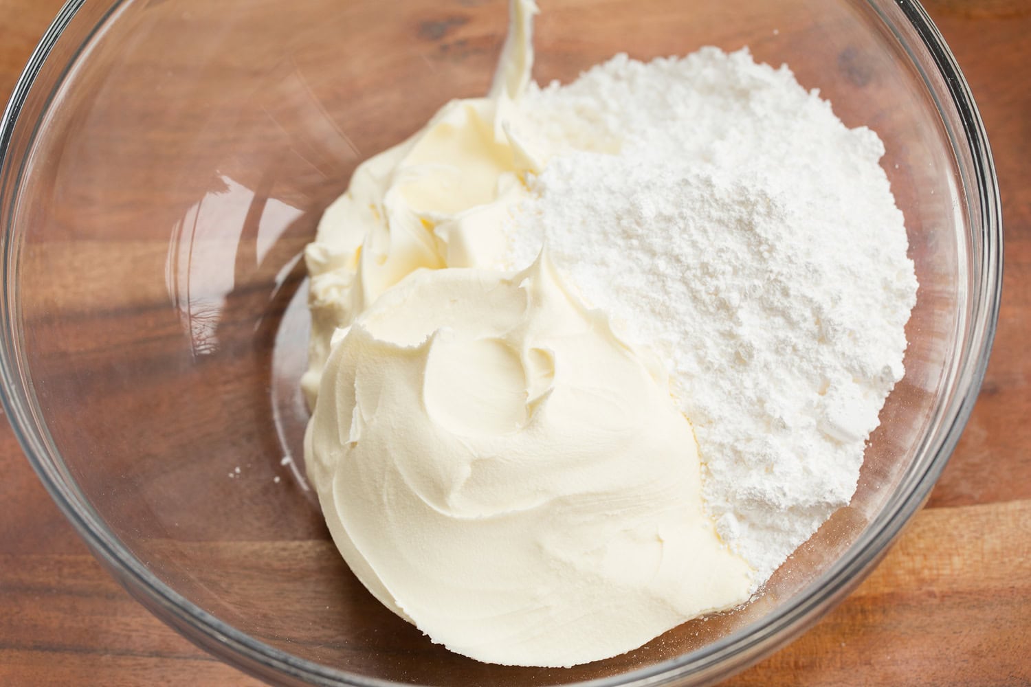 Mascarpone with powdered sugar.